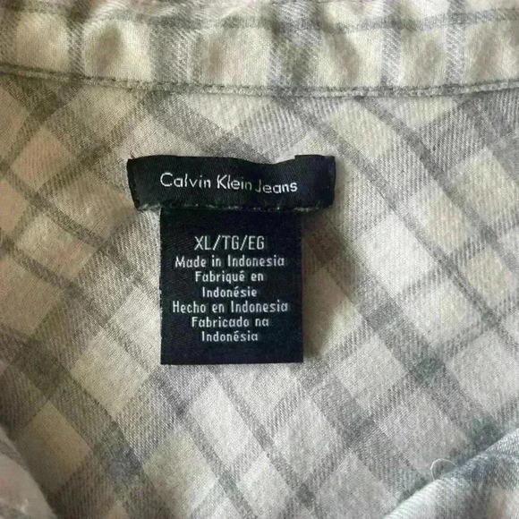 Calvin Klein button up - Picture 4 of 5